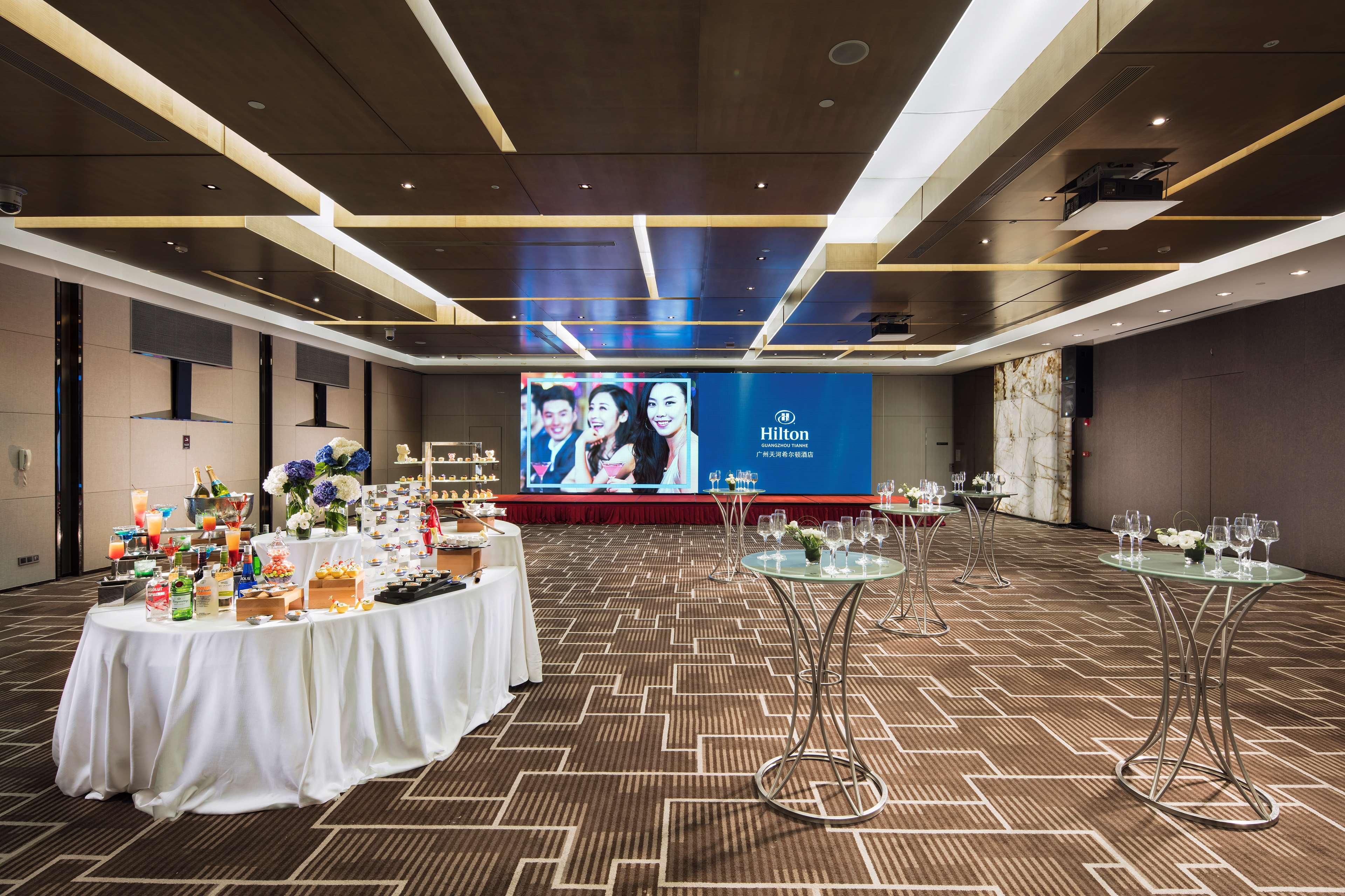 Hilton Guangzhou Tianhe - Free Shuttle Bus And Registration Counter Available During Canton Fair Period Exterior foto The ballroom
