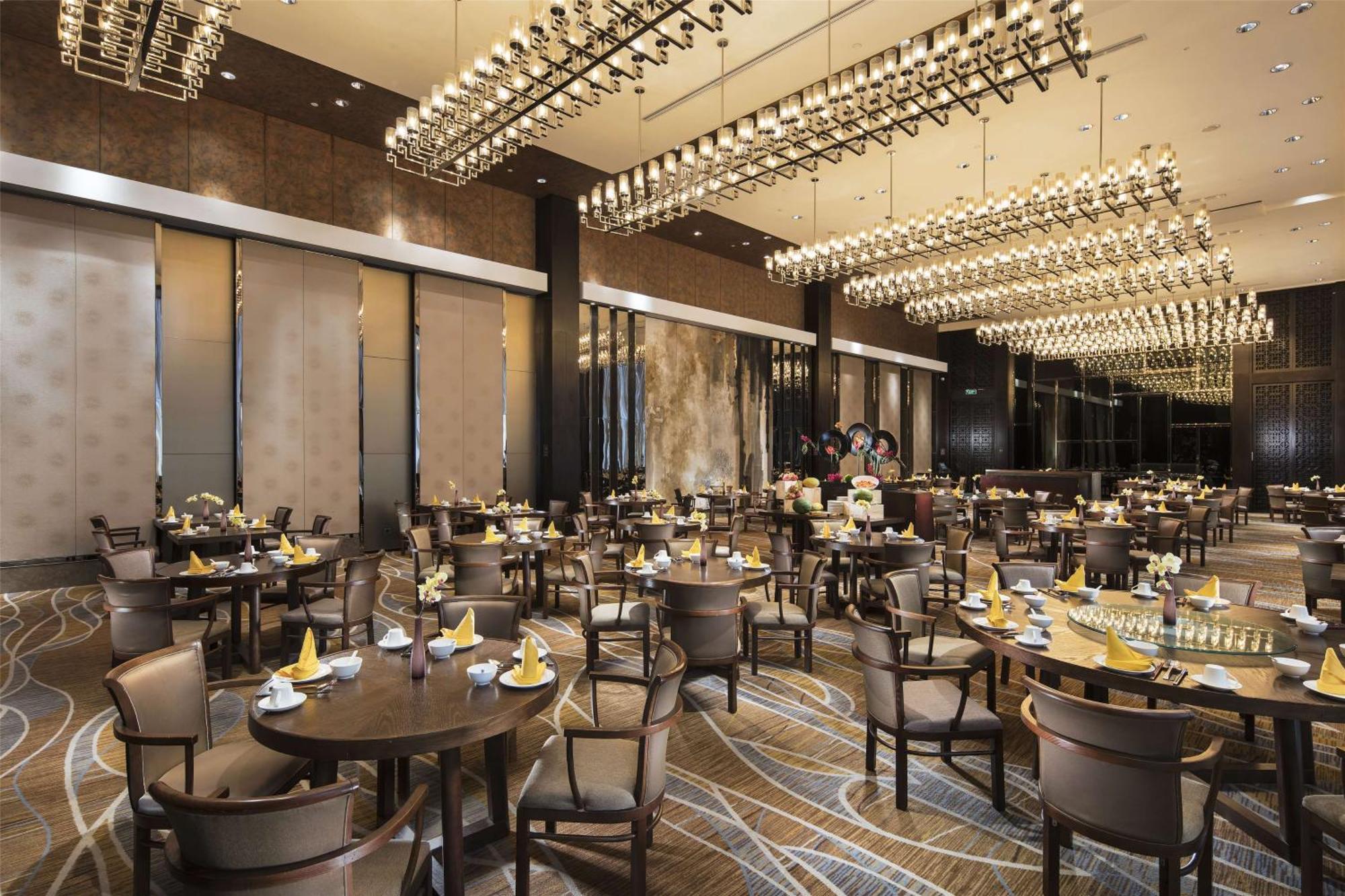Hilton Guangzhou Tianhe - Free Shuttle Bus And Registration Counter Available During Canton Fair Period Exterior foto The Chinese restaurant