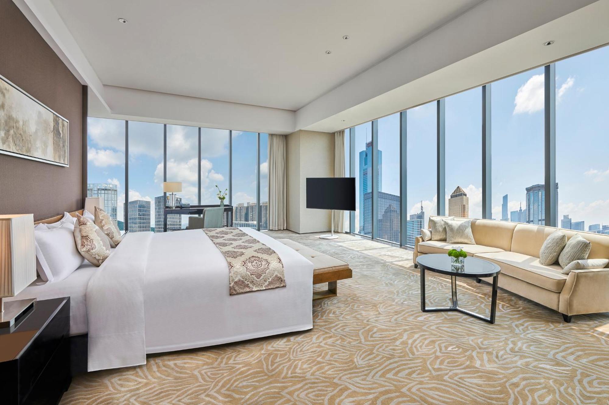 Hilton Guangzhou Tianhe - Free Shuttle Bus And Registration Counter Available During Canton Fair Period Exterior foto A suite at the hotel